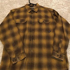 Patagonia Men's Medium Shirt – Brown